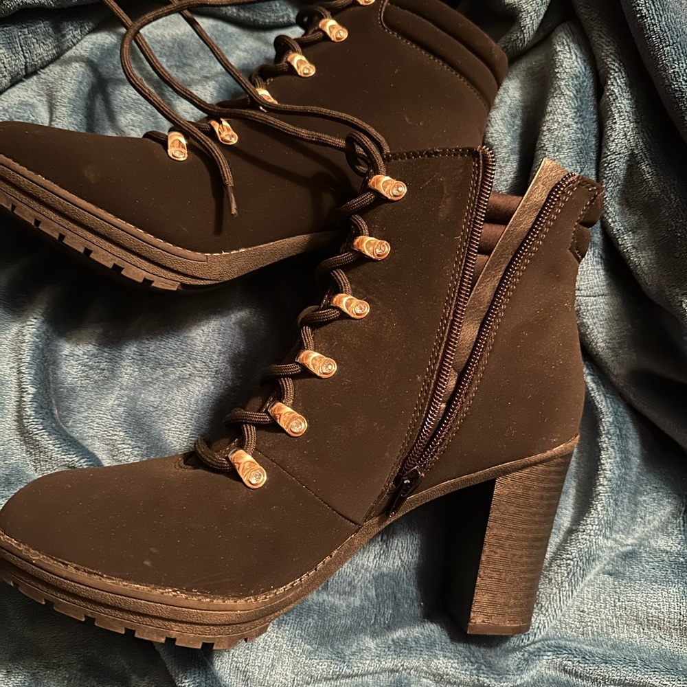 Black Boots with Heel